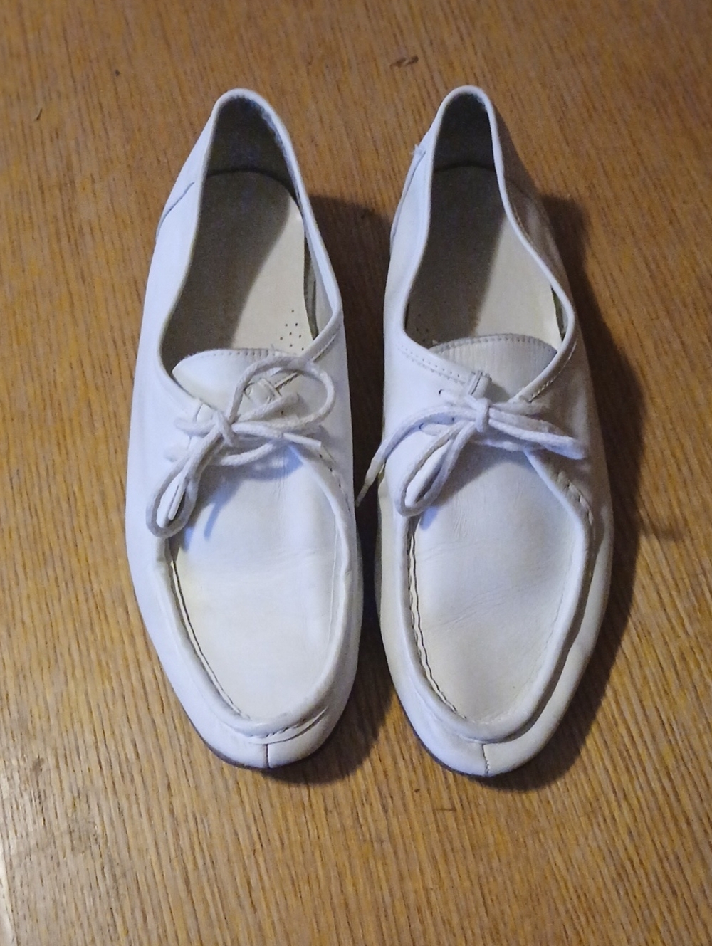 Giovanni Classic Vintage White Leather Men’s Boat Shoes with Moc Toe and Lace